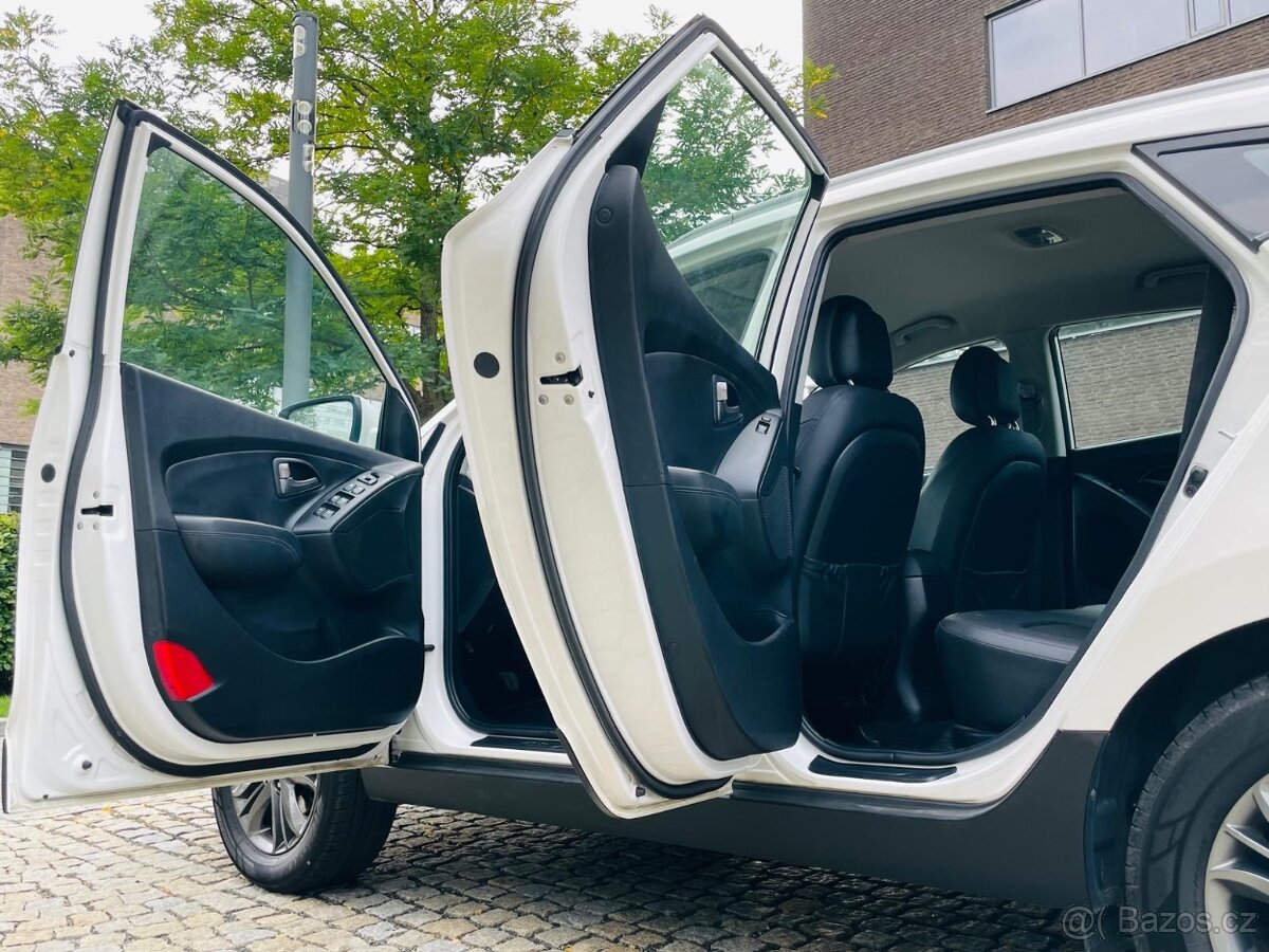 Hyundai ix35 2.0CRDi 4x4 FACELIFT VYHŘEV SERVISKA TAŽNÉ - 12