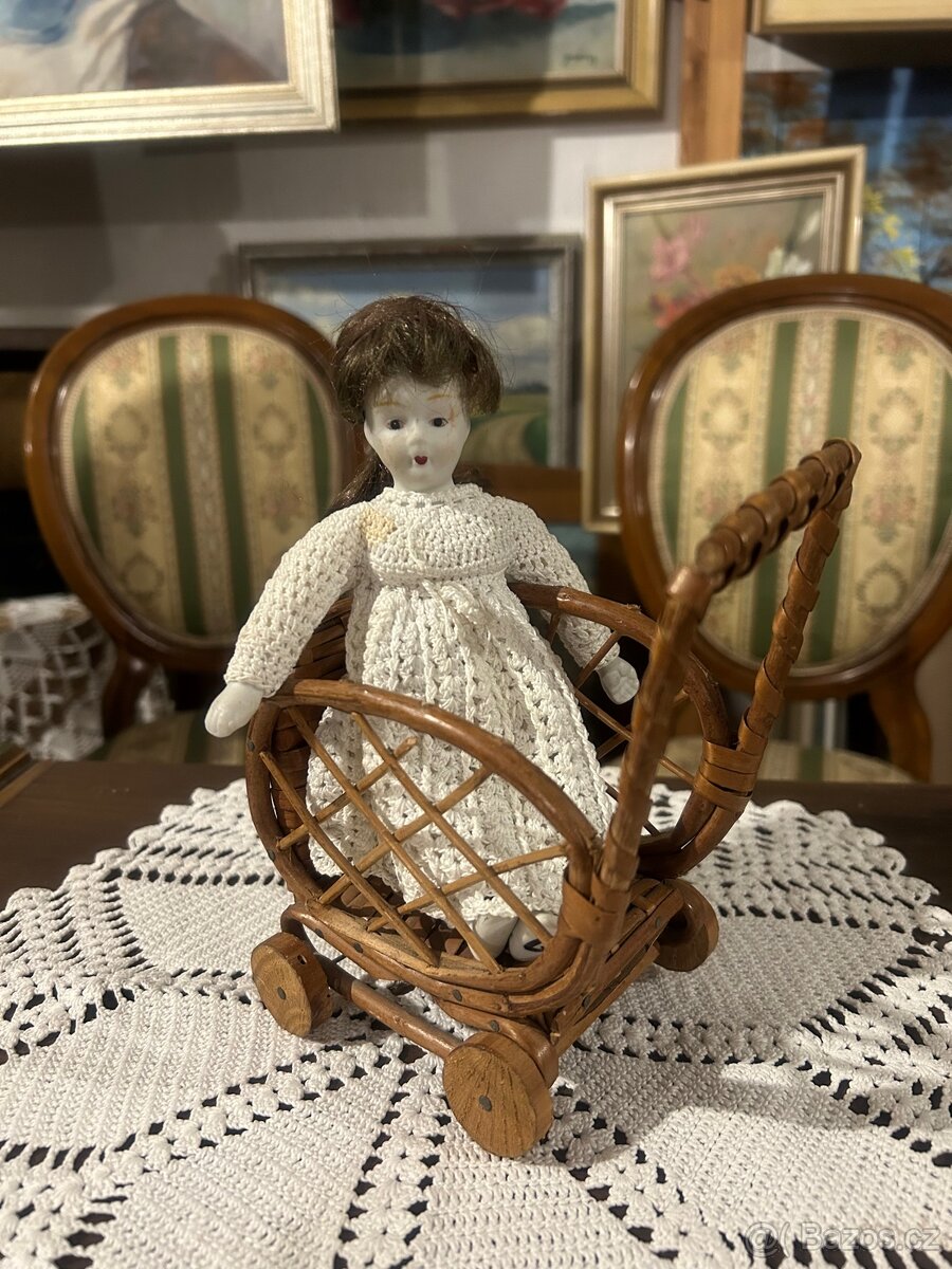 Malá Starožitná panenka s kočárkem - 12