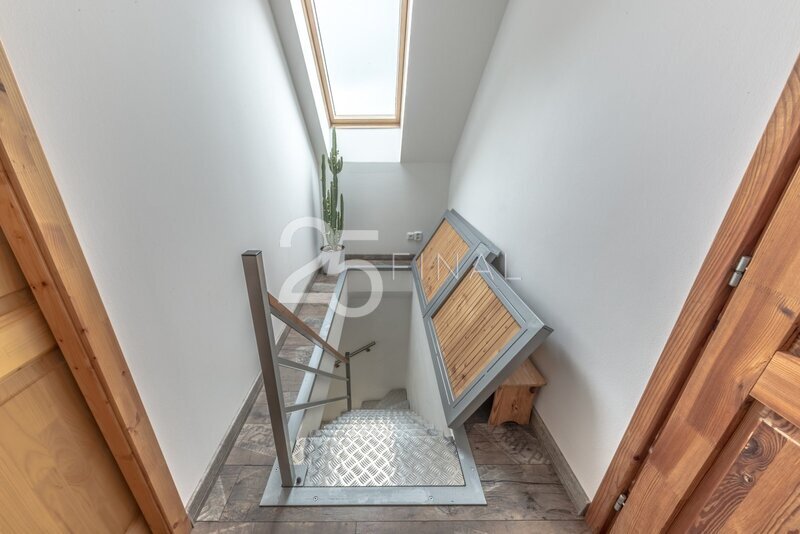 Prodej bytu 3+1+loft - 1/3 rodinného domu se zahradou ve Zví - 12