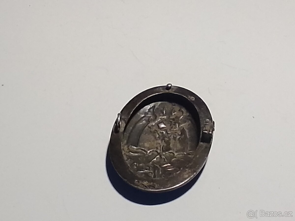 Stříbrná brož - 12