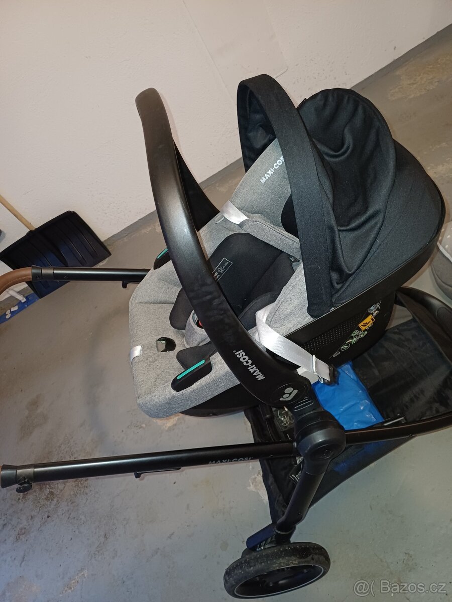 Kočárek Dvojkombinace Maxi Cosi + základna s isofixem - 12