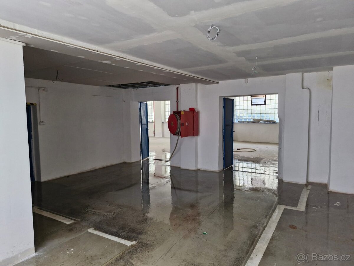 Sklad/malovýroba/prodejní prostor v Říční ulici v Lounech - 12