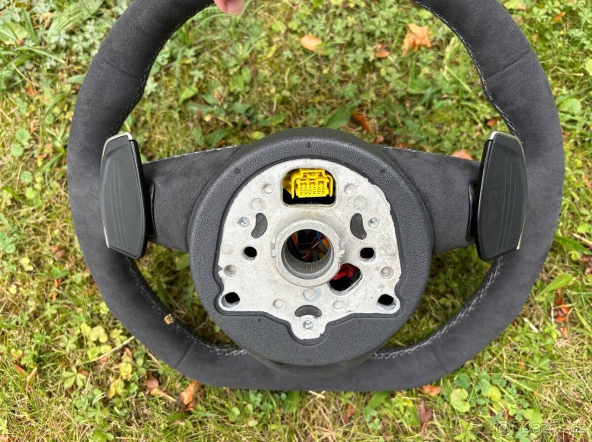 -AUDI MULTIFUNKCNY VOLANT ALKANTARA s logom RS - 12