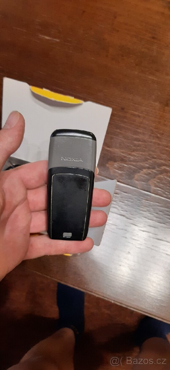 Retro telefony + Hodinky + tlačítkový telefon NOKIA - 12