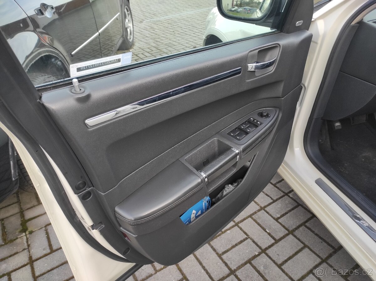 Chrysler 300C 5,7 Hemi - 12