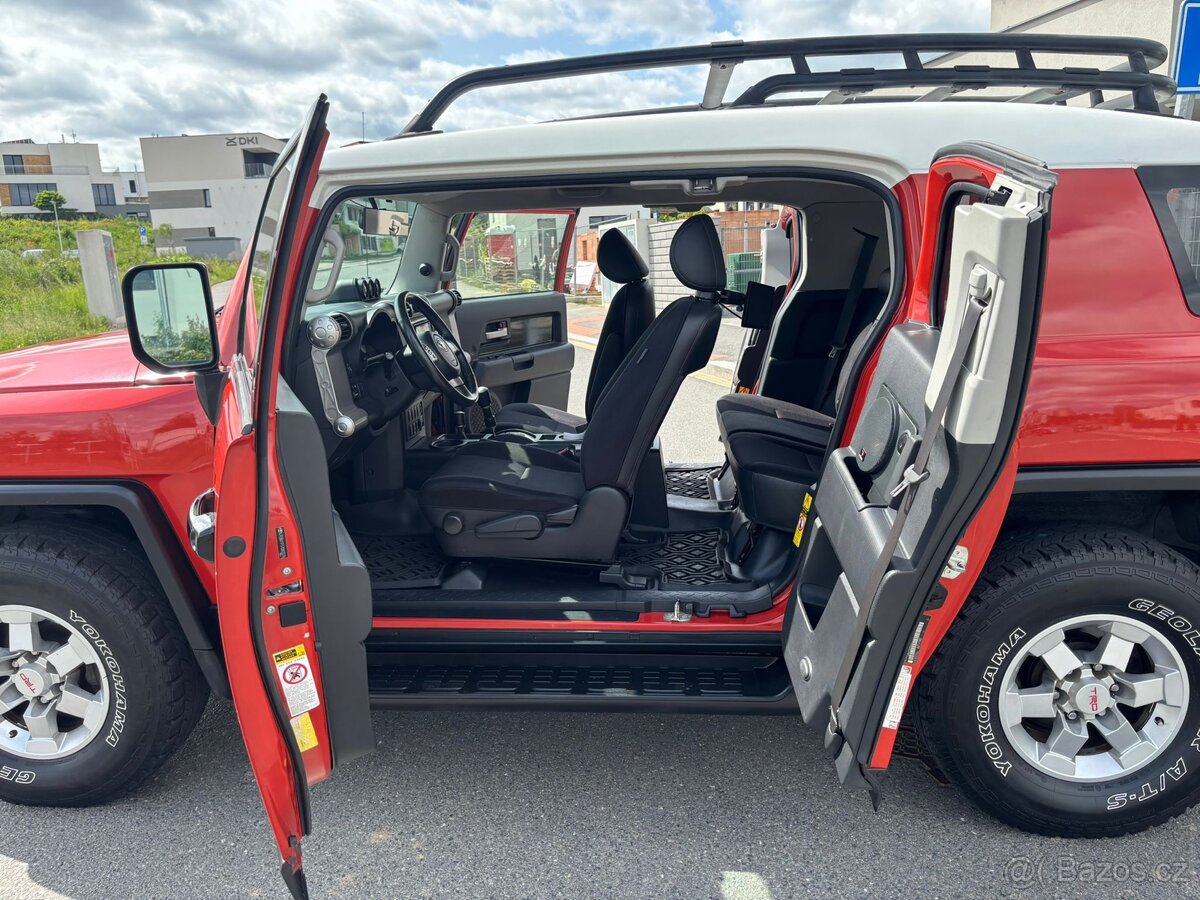 Toyota FJ Cruiser - 12
