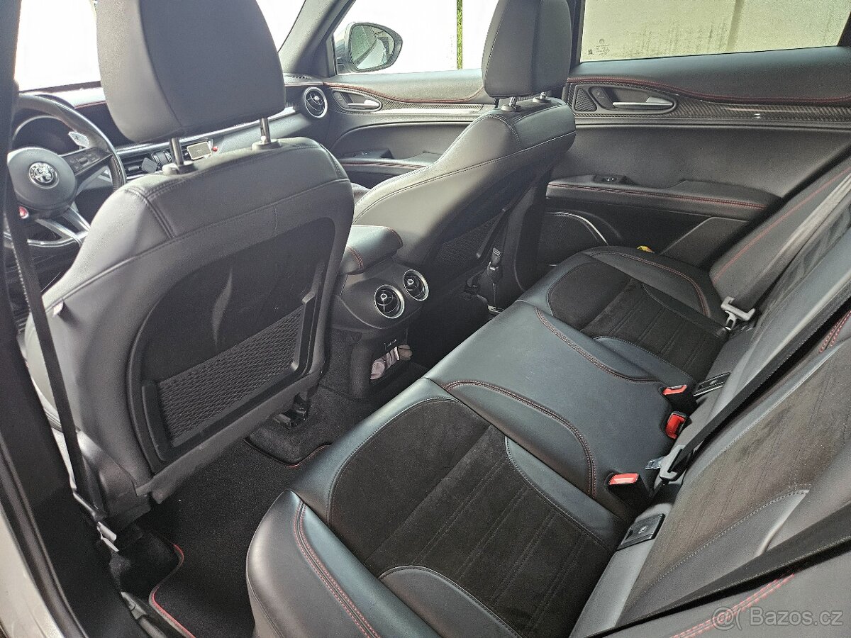 Alfa romeo stelvio quadrifoglio - 12