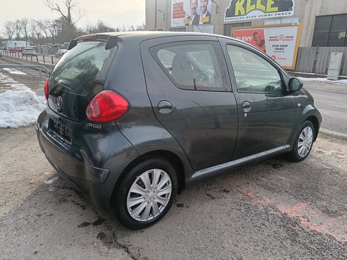 toyota aygo - 12