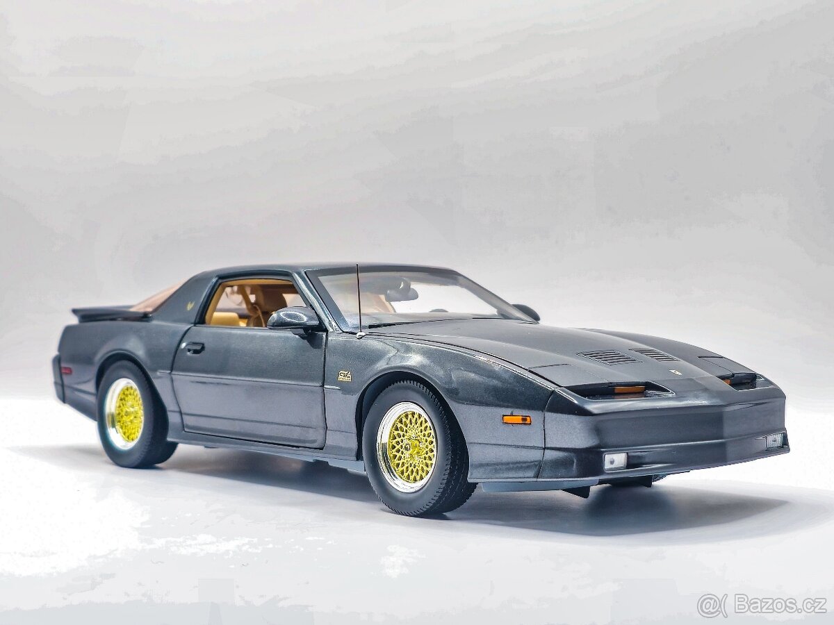 Pontiac Firebird TransAm 1:18 Greenlight - 12