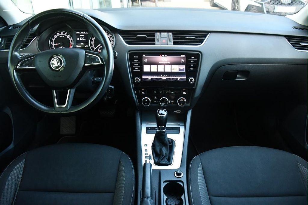 Škoda Octavia Combi 1.6TDi DSG 85KW NAVI CARPLAY - 12