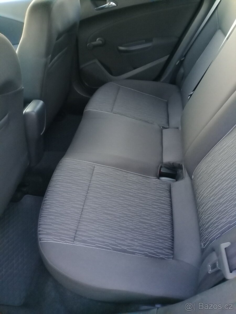 Opel Astra J 1.4i 74kW první majitel najeto pouze 53tis.km - 12