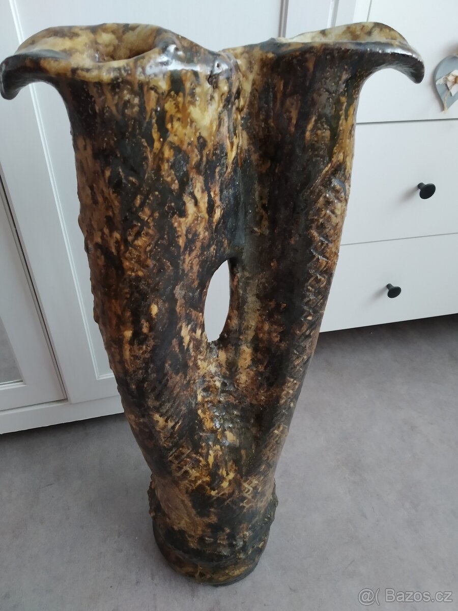 Větší kameninová váza - 12