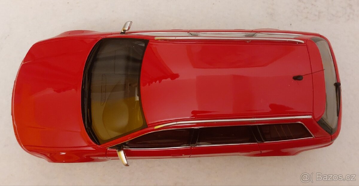 Model Audi RS4 Avant 1:18 Otto Mobile - 12