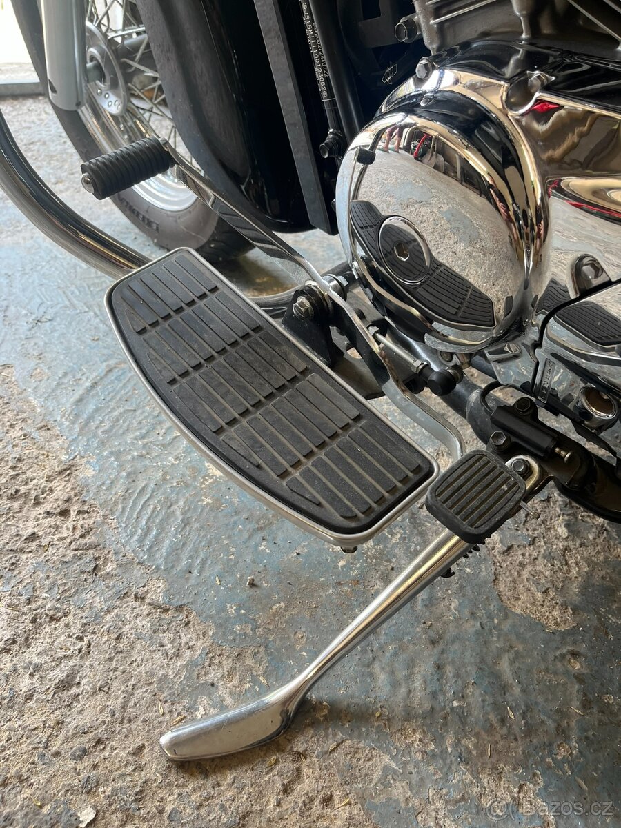 Suzuki C800 Intruder - 12