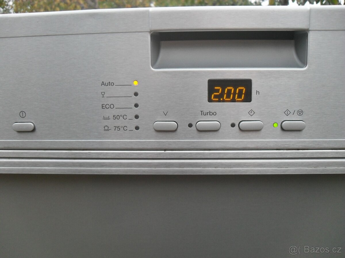 VESTAVNÁ NEREZ MYČKA MIELE, LUXUSNÍ ZNAČKA,VYROBENO V CZ - 12