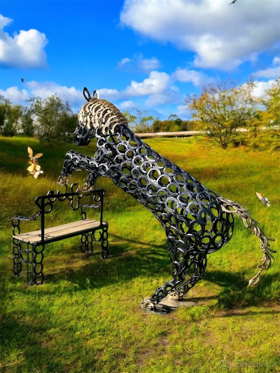 Koně z podkov v životní velikosti - 12