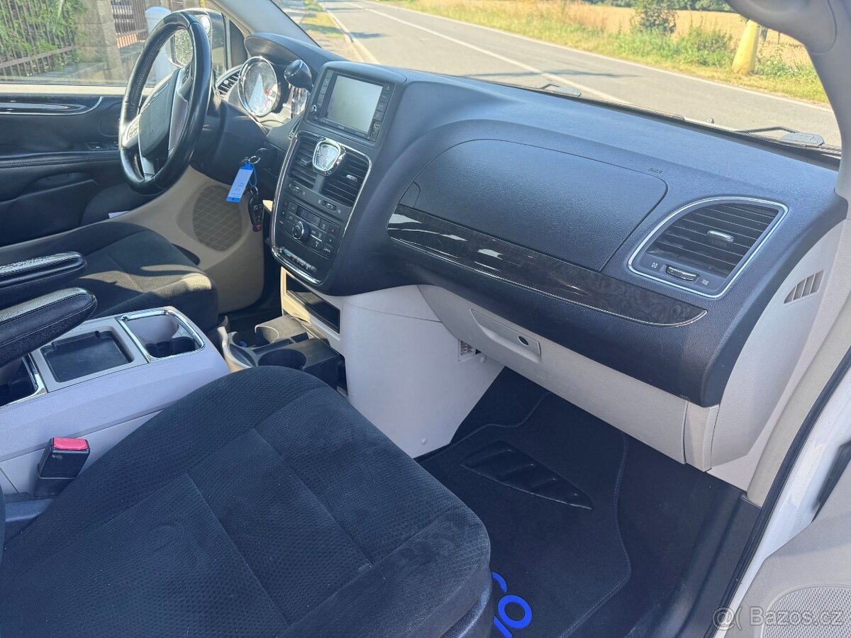 Chrysler Town Country 3,6 V6 RT El dveře DO 2011 DPH - 12