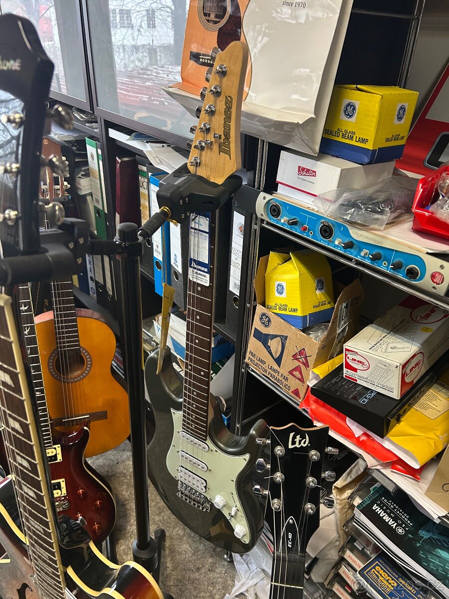 Hagstrom Super Viking a Epiphone Casino - 12