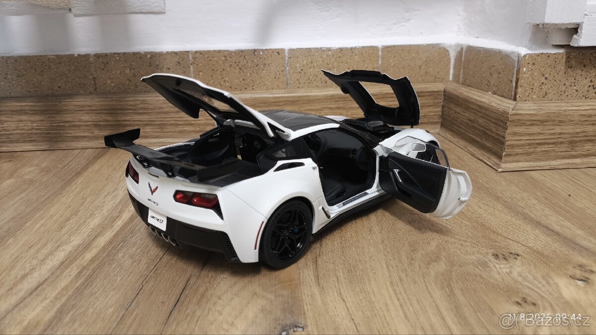 Model Chevrolet Corvette ZR1 2019 1:18 Autoart ( 71270 ) - 12