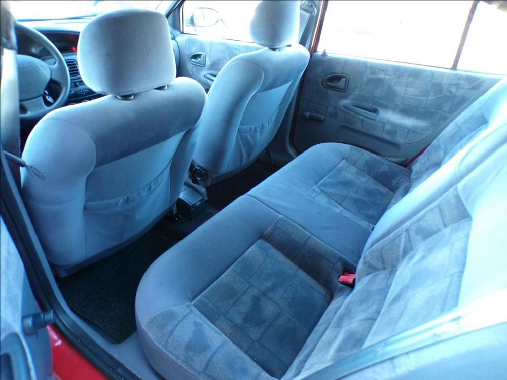 Renault Megane 1,6 16V - 12