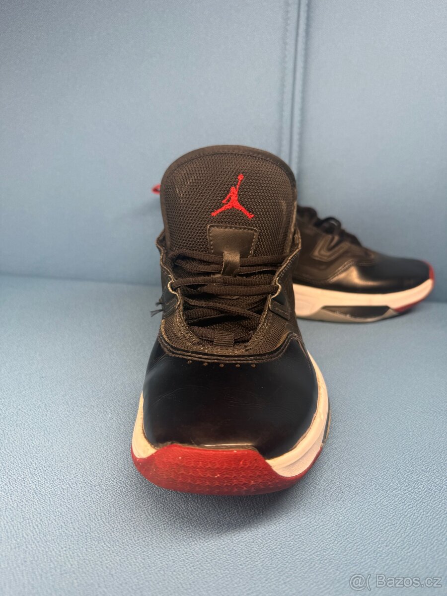 Jordan Loyal 3 - 12
