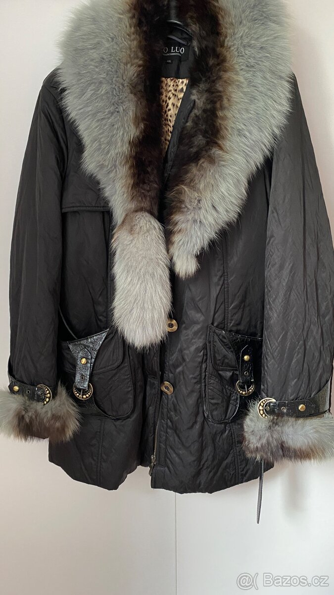 Zimní kabát s kožešinovým límcem - 12