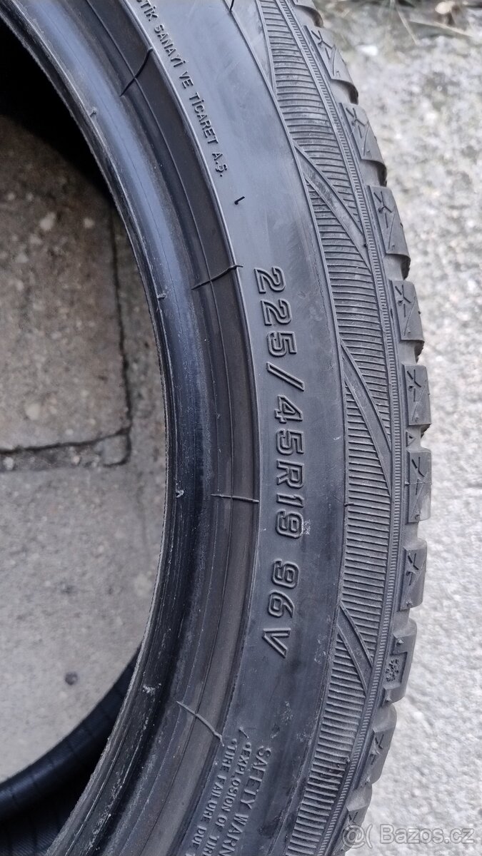 225/45 R19 Celoroční Falken - 12