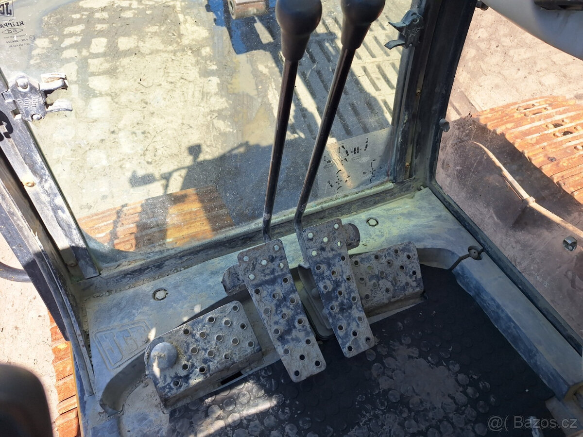 Pásový bagr JCB JS 210 L - 12