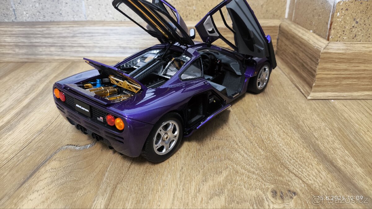 Model McLaren F1 1:18 LCD Models - 12