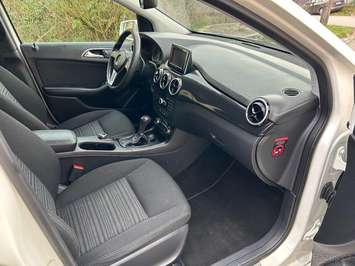 Mercedes-Benz B 180i - 12