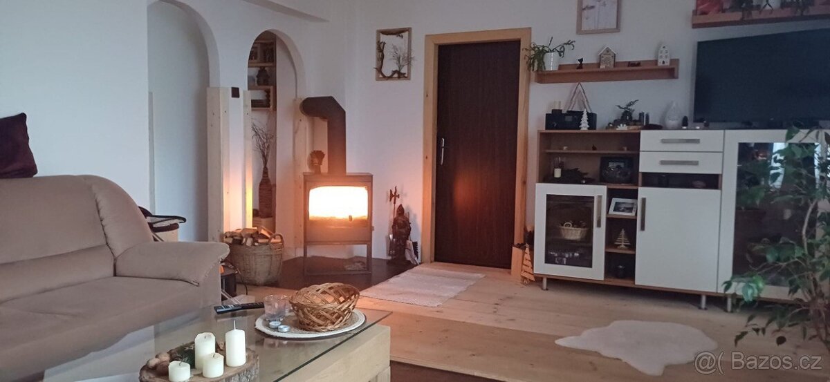 RD dům 2 bytové jednotky + velká půda Rovensko pod Troskami - 12