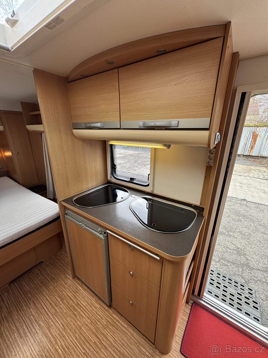 Adria Adora 563 PU ~ Královská postel - 12