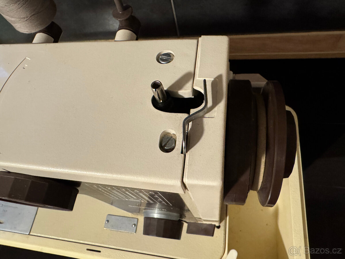 Šicí stroj Victoria Detmold kovový - 12