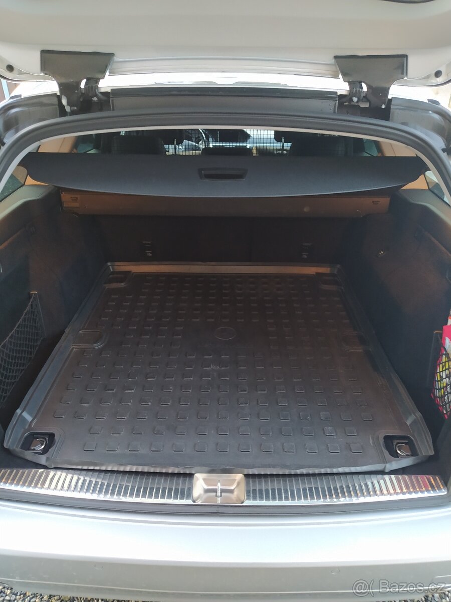 Prodám Mercedes-Benz E350 4matic 170kW - 12