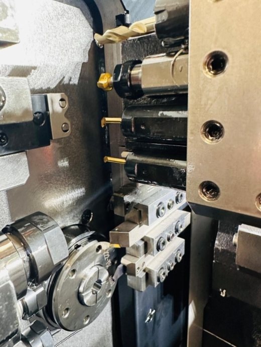 Prodám Použitý CNC dlouhotoč TSUGAMI B0205E-III, r. v. 2024 - 12