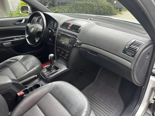 Škoda Octavia II 1.6 16V Facelift Kůže ALU kola Tažné - 12