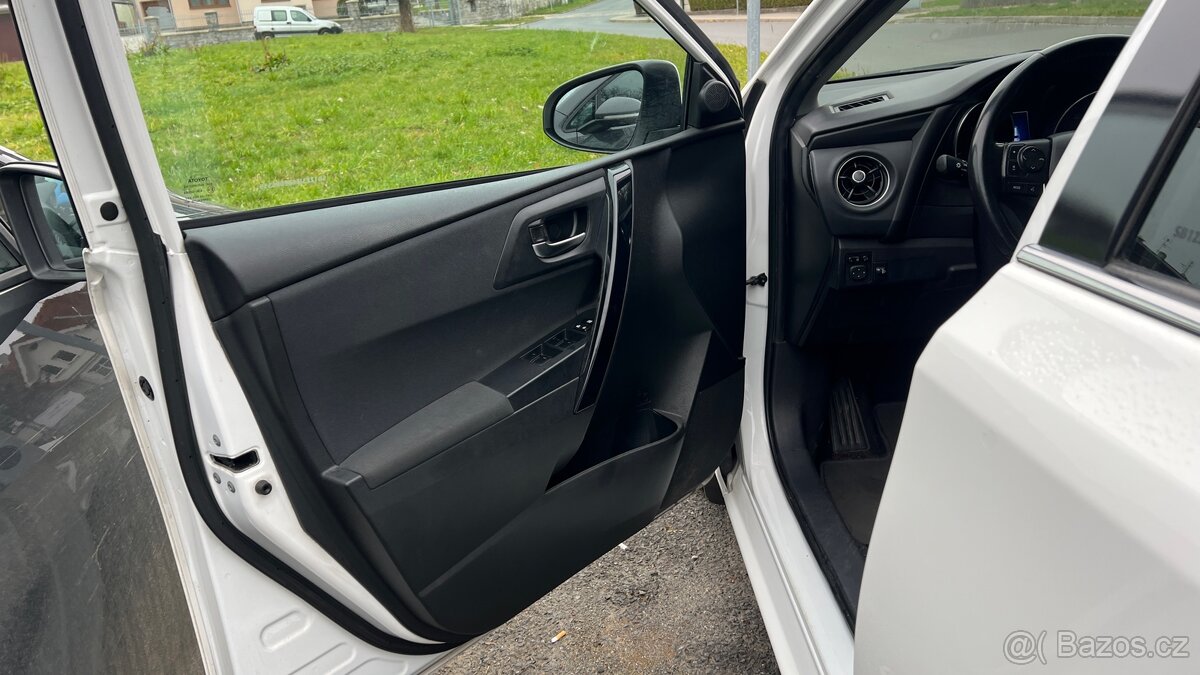 Toyota Auris - 12