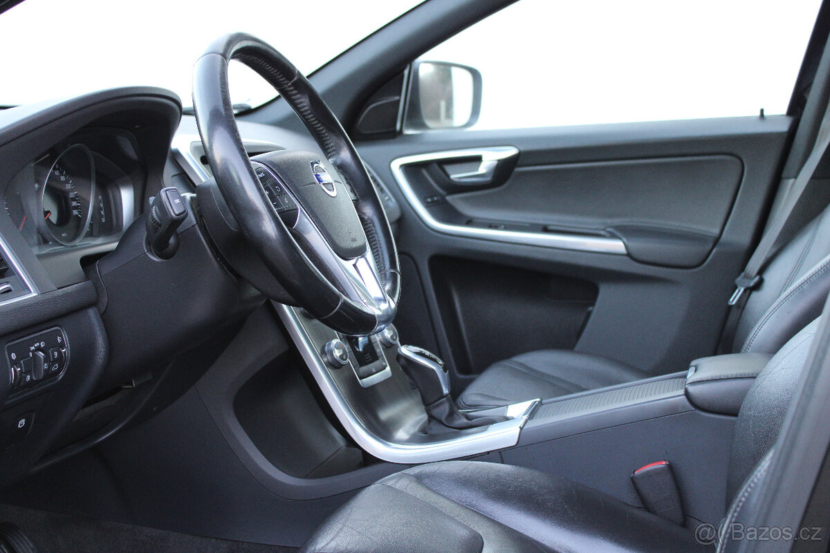 Volvo XC60 2.0 D4 Drive-E / Momentum / Automat / Tažné - 12