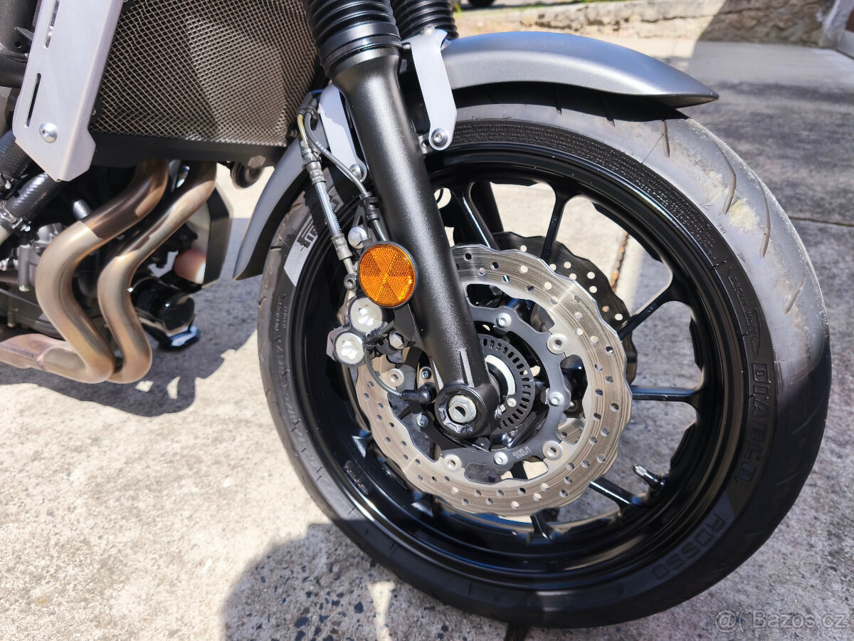 YAMAHA XSR 700 - 12