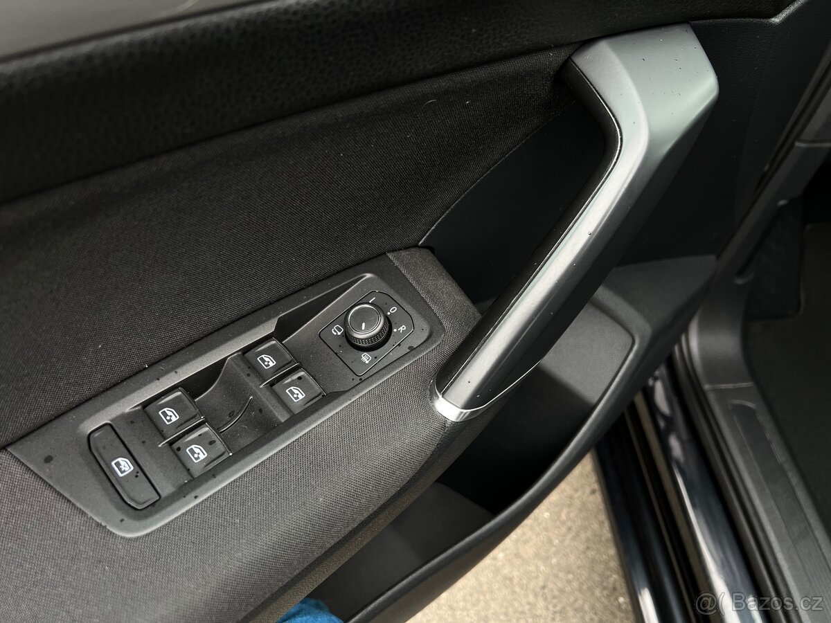 VW Touran 7 míst - 12