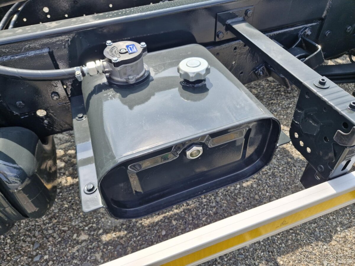 Kontejnerové Iveco daily 3,5 t - řidičský průkaz B - 12