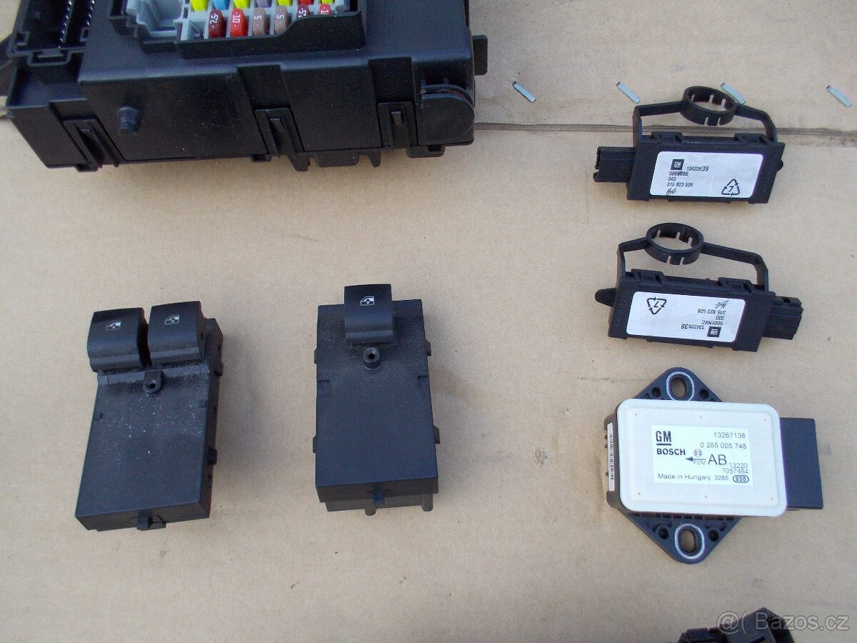 Díly Meriva B 1.4 88kw - č.1 - 12