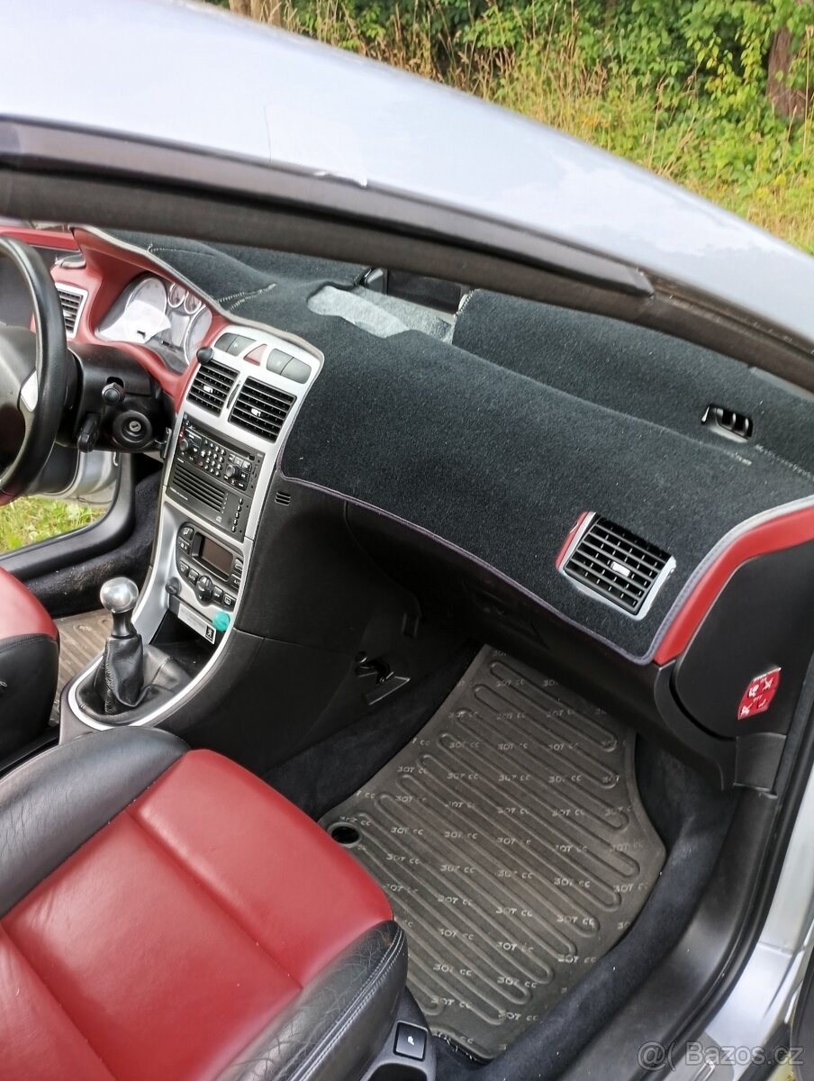 Peugeot 307CC se stahovací střechou - 12