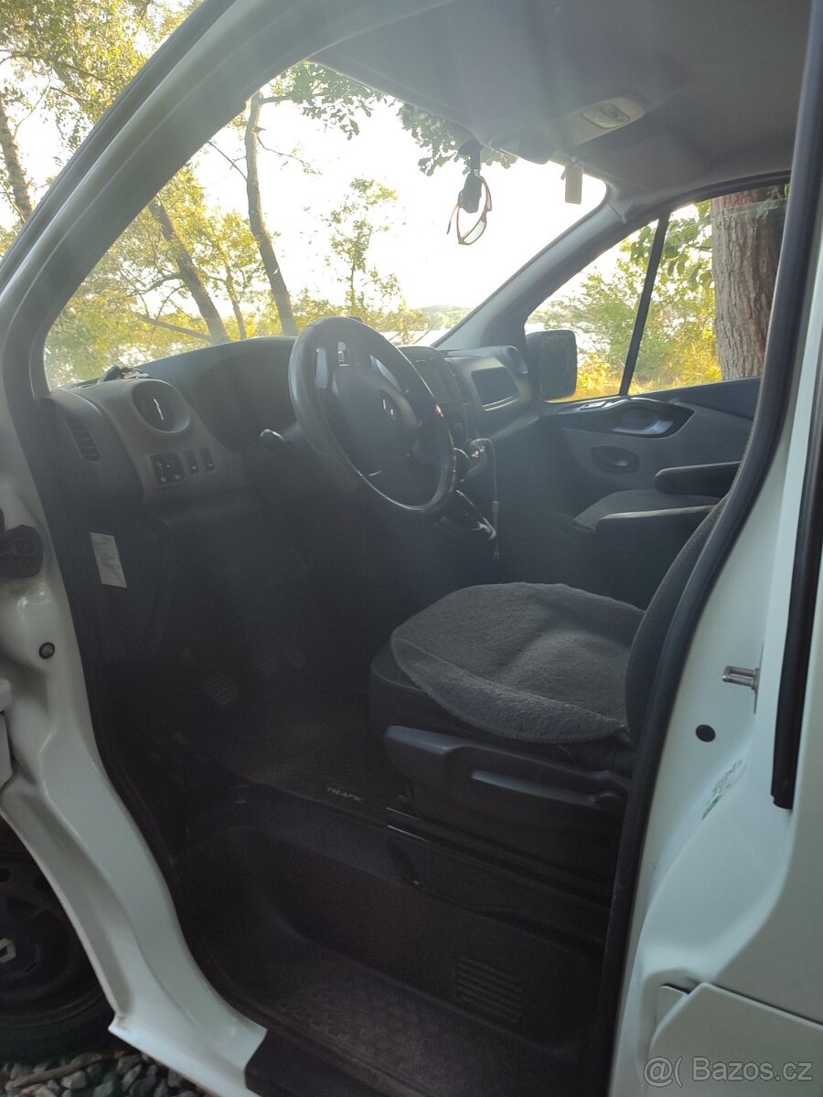 Renault Trafic 2016 / long / semi-passenger / 1.6 DCI - 12