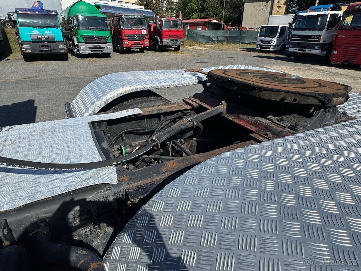 Volvo VNL 6x4 traktor - 12