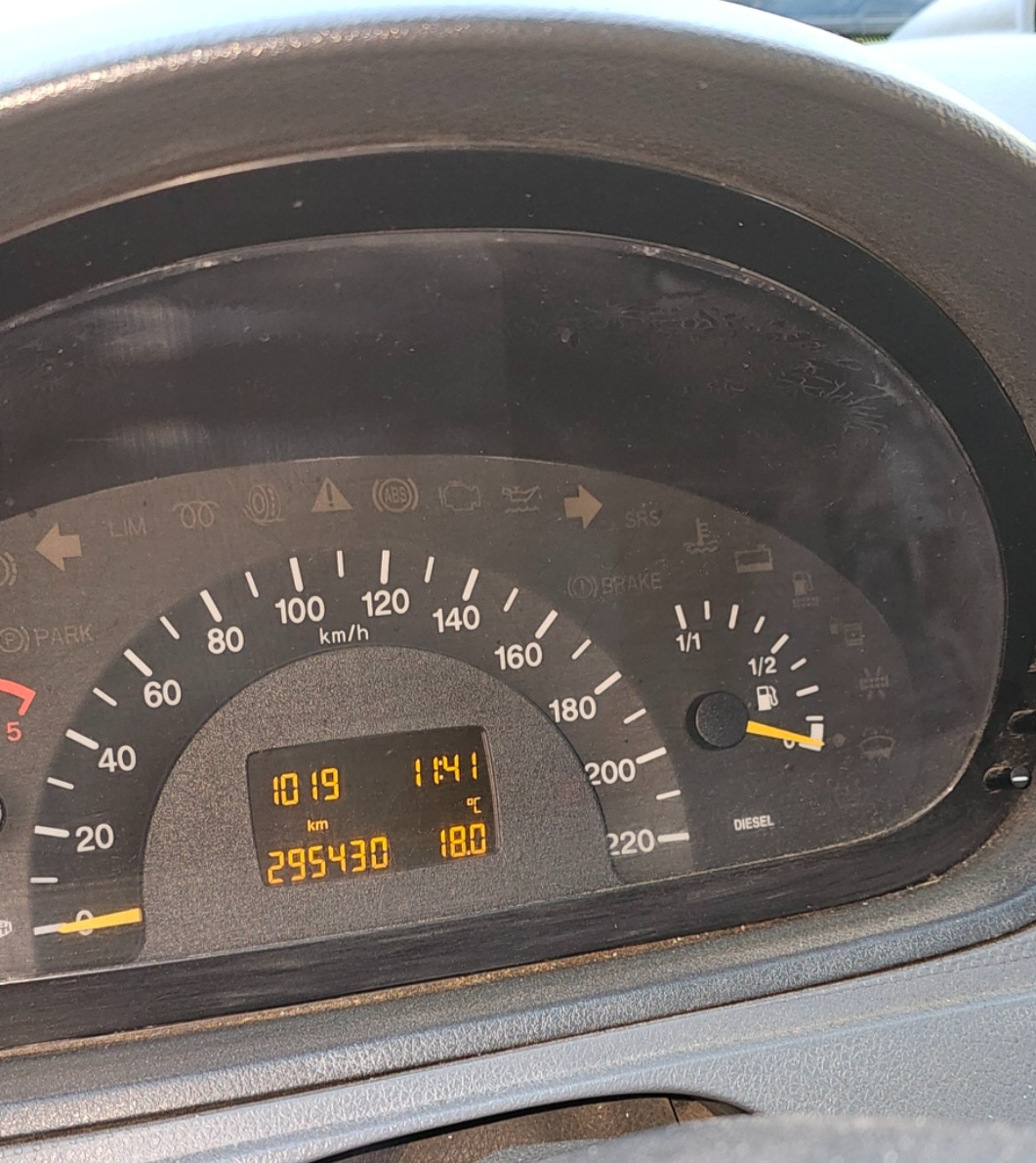 Mercedes-Benz Vito W639: bedna - 12