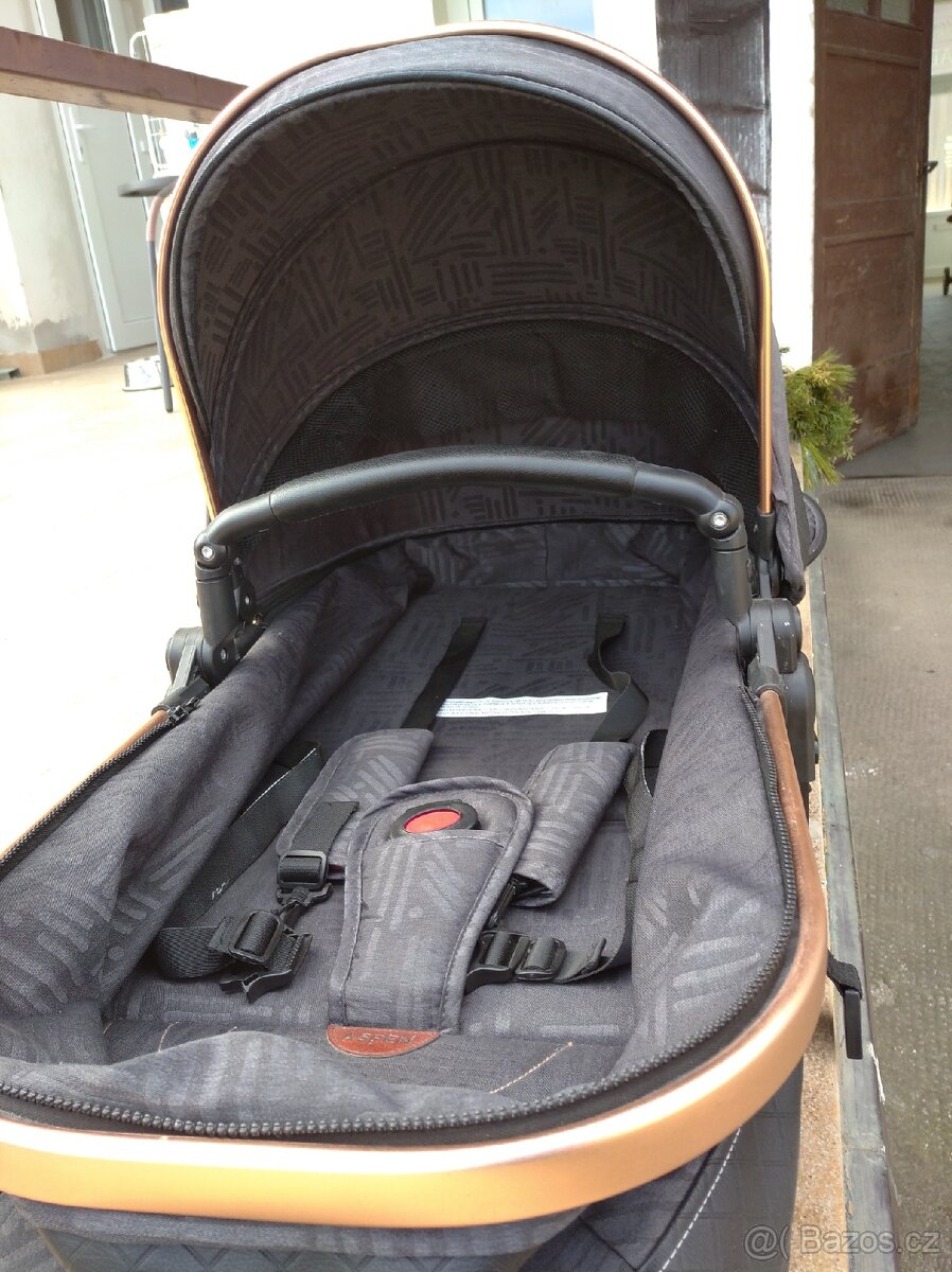 Použitý kočárek výborný stav - 12