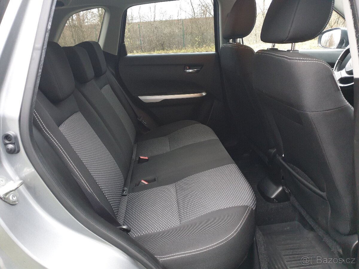 Suzuki Vitara 4x4 1.6i 88KW NAVI KAMERA Servis SUZUKI - 12