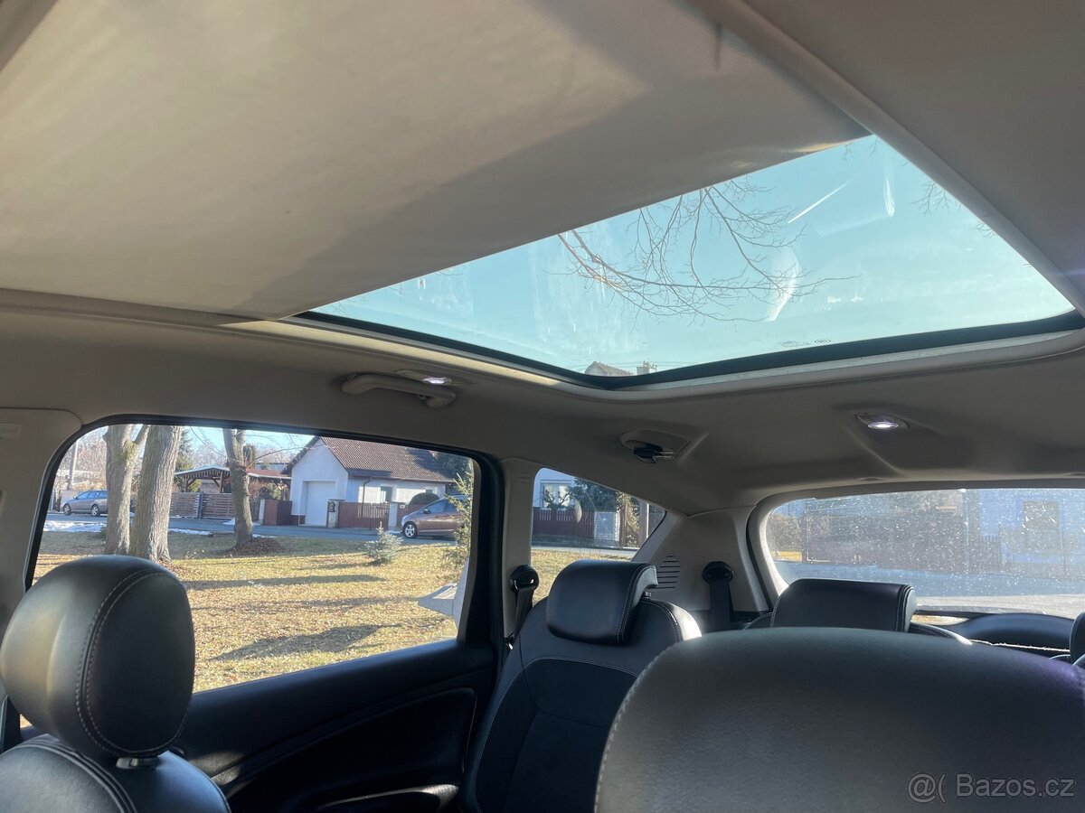 Ford S-Max 2.0 TDCI Titanium R.V 2011 7 míst - 12