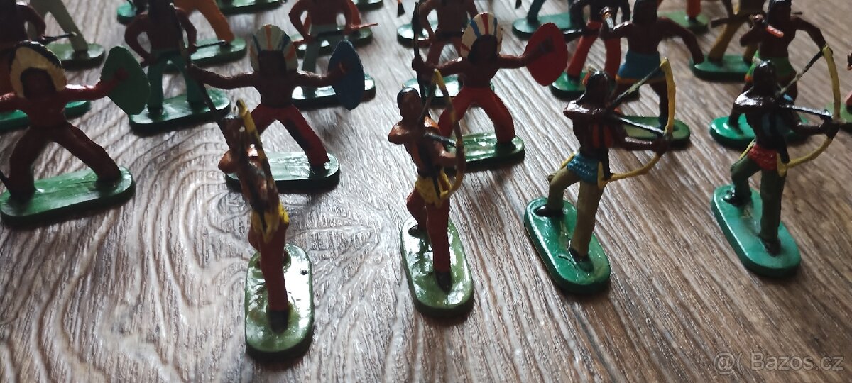 Indiáni figurky - 34 kusů - 12